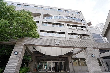 都立青山高等学校の外観2