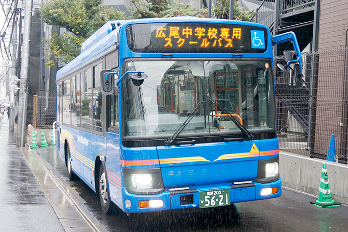 2��̃o�X�̗l�q